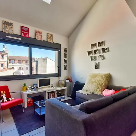 Beautiful And Bright Flat In The Historic Heart