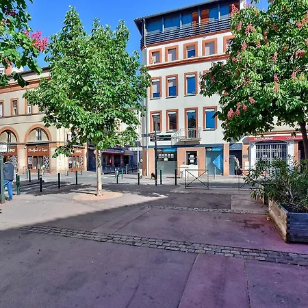 Beautiful And Bright Flat In The Historic Heart